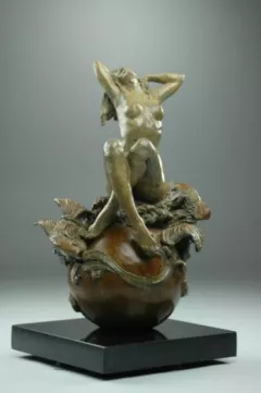 Circle of Life - Pisces by Nguyen Tuan on Bronze Sculpture