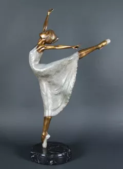 Estrella by Mario Jason on Bronze Sculpture